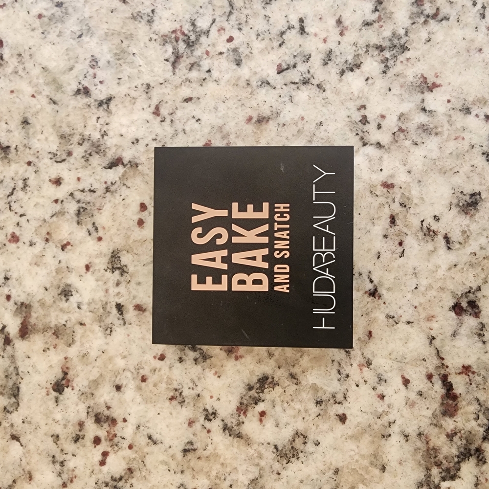 Huda Beauty Easy Bake Loose Powder - Translucent